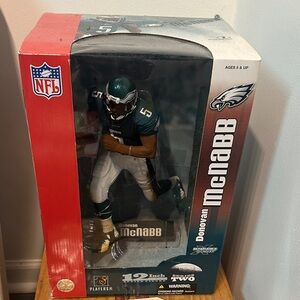 NFL Philadelphia Eagles Action Figure w/Green& Black Uniform.Home& away Jerseys.